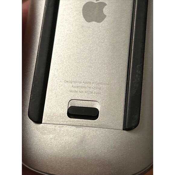 FOR PARTS - Genuine Apple Magic Mouse Wireless Bluetooth Mac White A1296 3VDC B8 - Picture 4 of 8